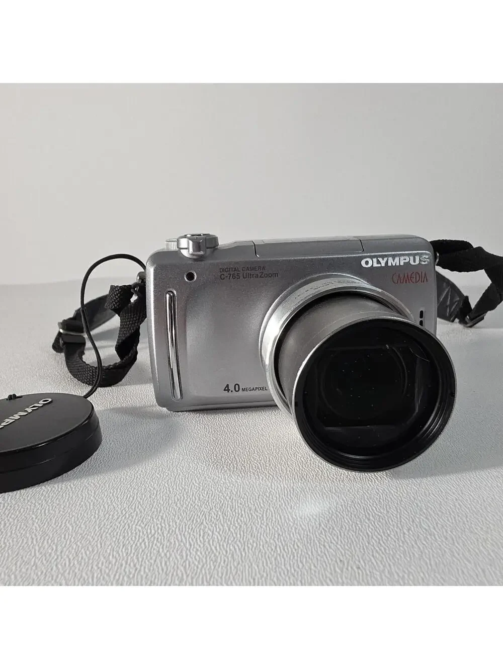 Olympus CAMEDIA C-765 Ultra Zoom 4.0MP Digital Camera - Silver W/Battery & Card